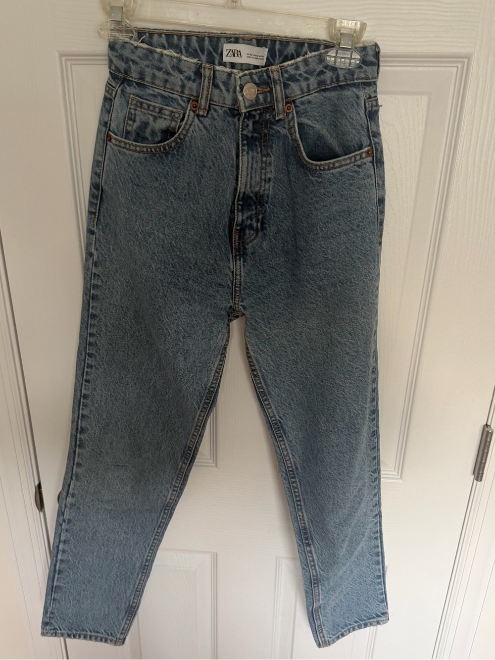 Zara High Waisted Mom Jeans Light Wash Size W25(0) L28